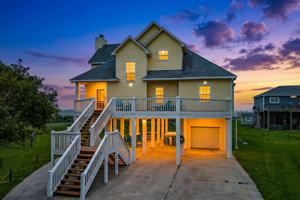 featured image of 3241 Castle Dr
