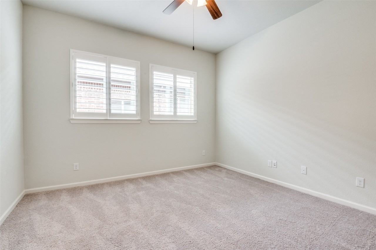 1407 Lone Eagle Way - Photo 4 of 31