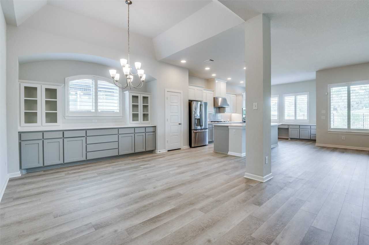 1407 Lone Eagle Way - Photo 5 of 31