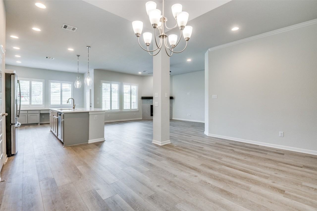 1407 Lone Eagle Way - Photo 7 of 31