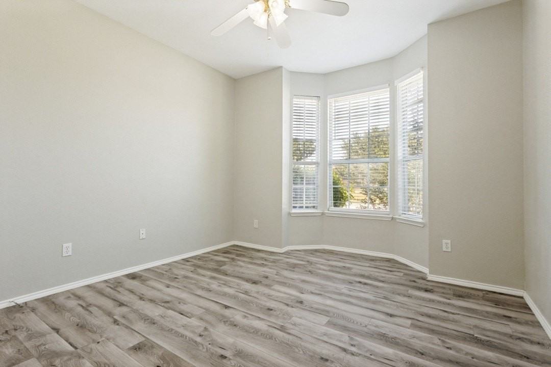 534 Hackberry Dr - Photo 3 of 12