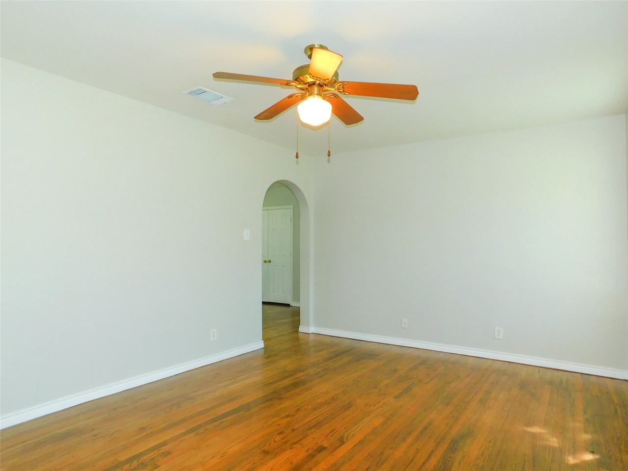 814 Anderson St - Photo 6 of 19