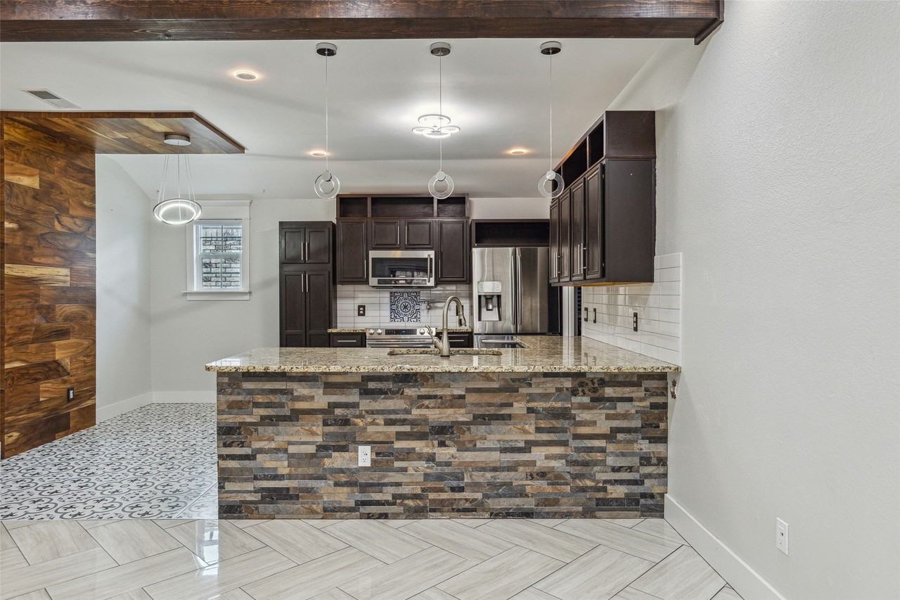 10207 Shelburne Dr - Photo 6 of 28