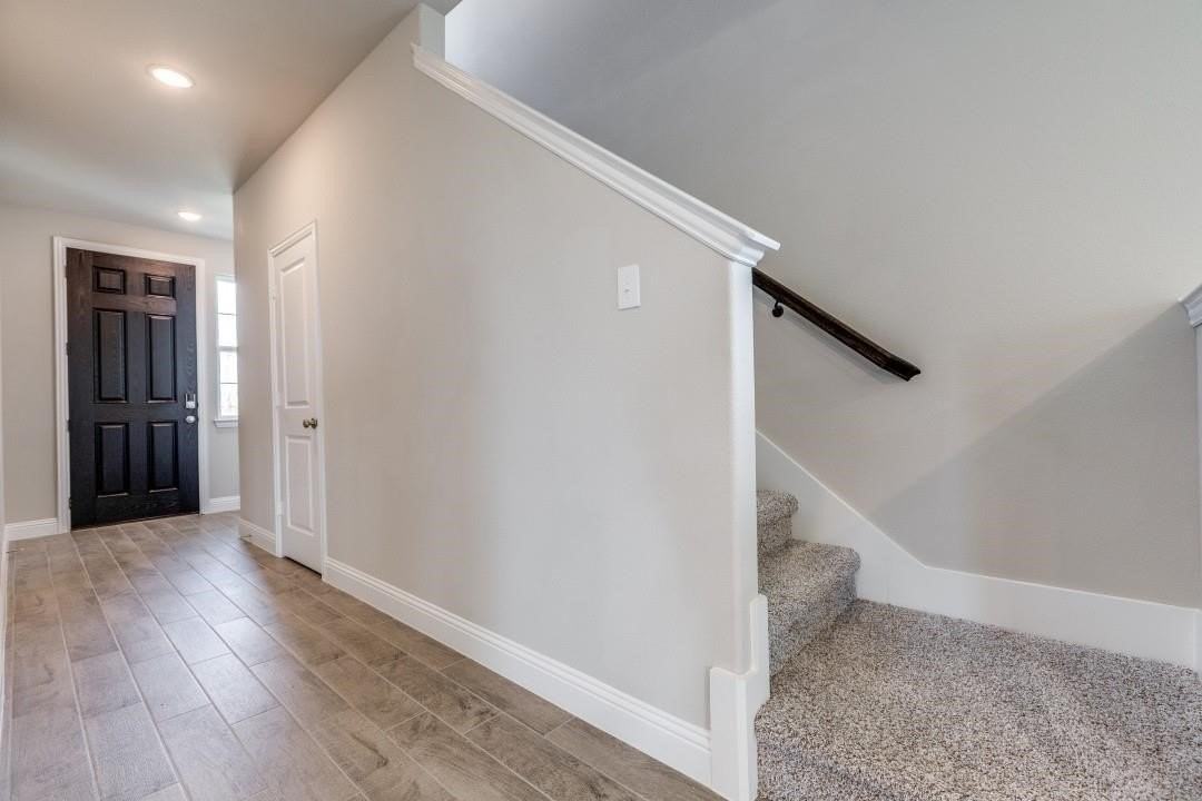 1632 Barnwood Trce - Photo 2 of 25