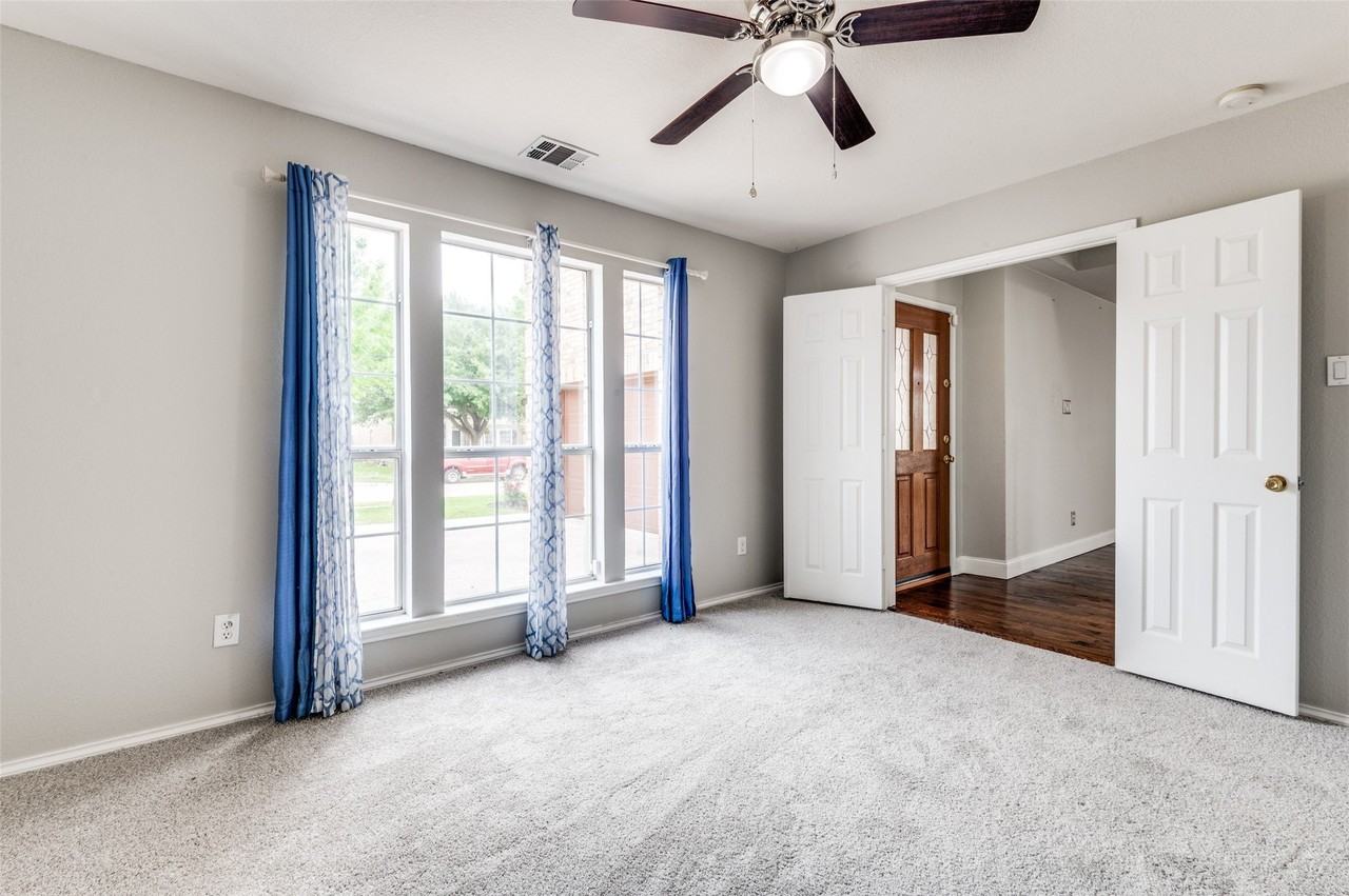 414 Ridgegate Dr - Photo 3 of 37