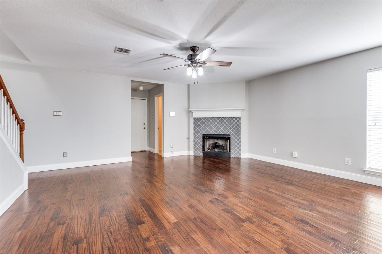 414 Ridgegate Dr - Photo 4 of 37