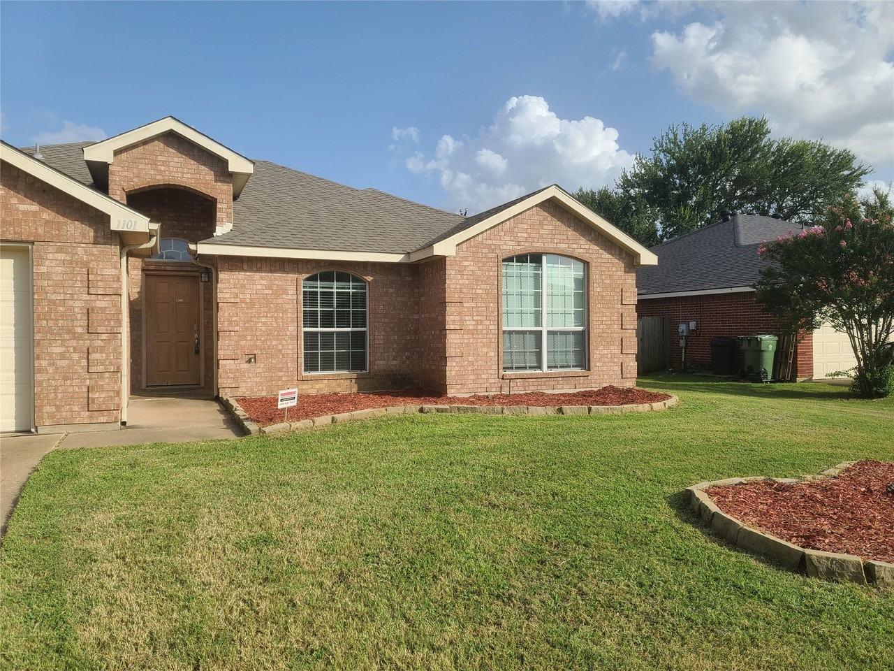 1101 Hidden Glade Dr - Photo 2 of 35
