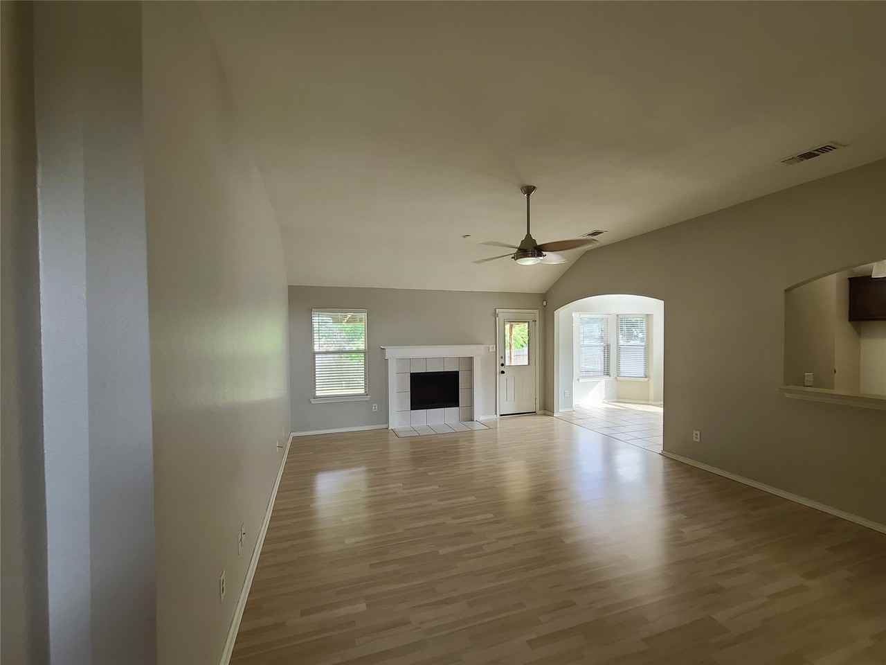 1101 Hidden Glade Dr - Photo 4 of 35