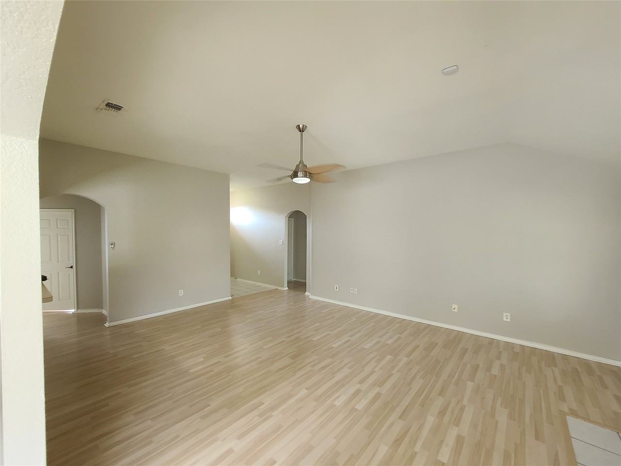 1101 Hidden Glade Dr - Photo 6 of 35