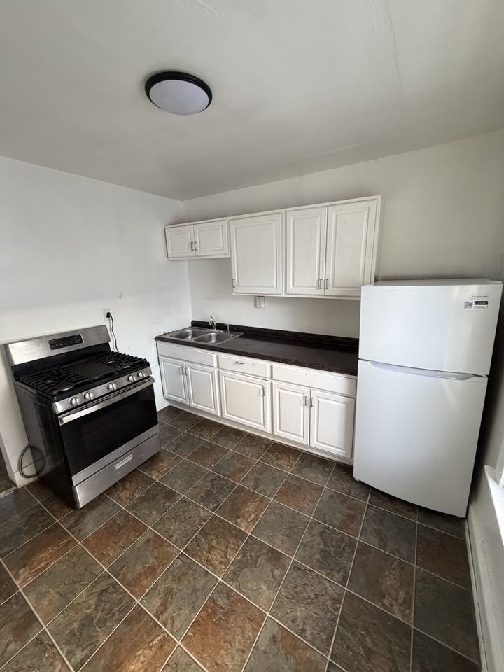 346 Clinton St #1 - Photo 5 of 8