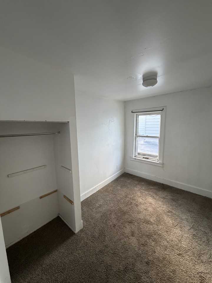 346 Clinton St #1 - Photo 6 of 8