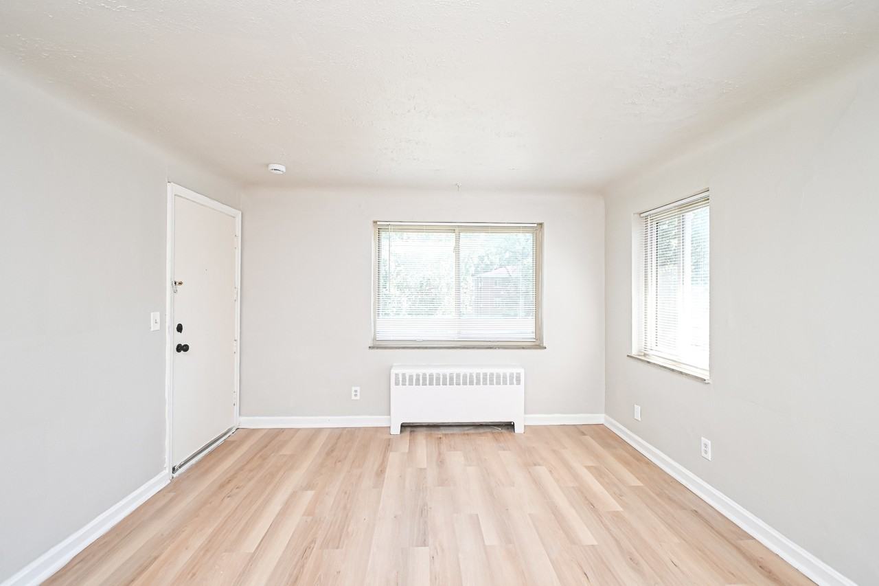 7139 Eastlawn Dr #4 - Photo 3 of 32