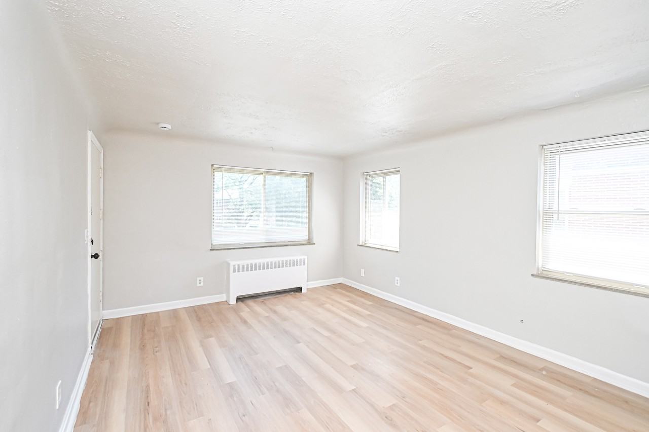 7139 Eastlawn Dr #4 - Photo 5 of 32