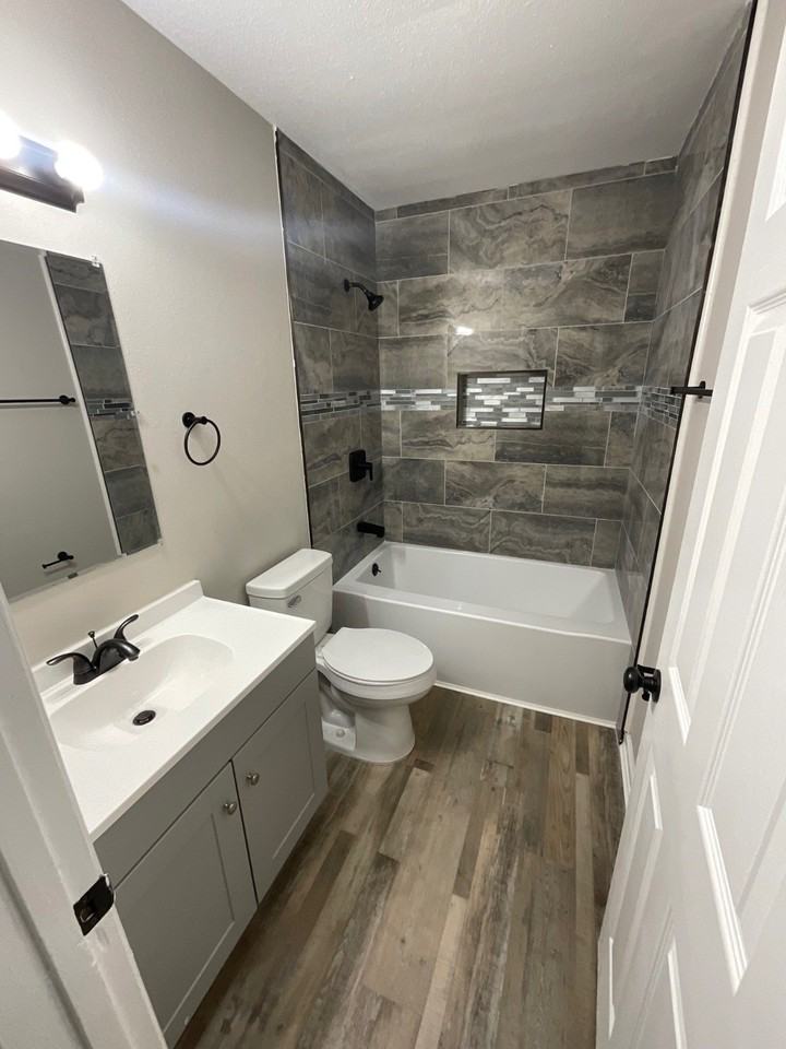 1516 Edgewood Dr - Photo 3 of 9