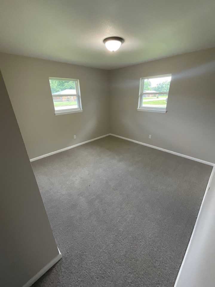 1516 Edgewood Dr - Photo 4 of 9