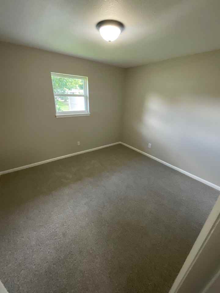1516 Edgewood Dr - Photo 5 of 9