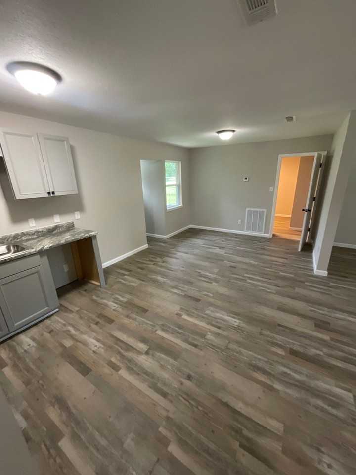 1516 Edgewood Dr - Photo 6 of 9