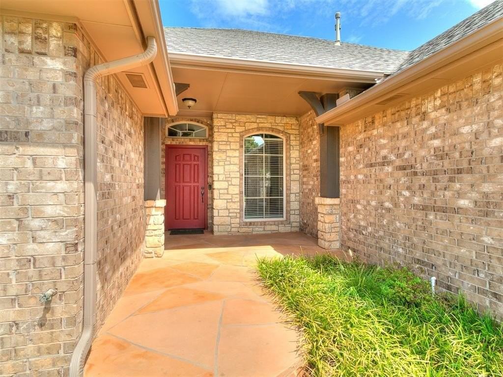 805 Nw 193rd St - Photo 3 of 42