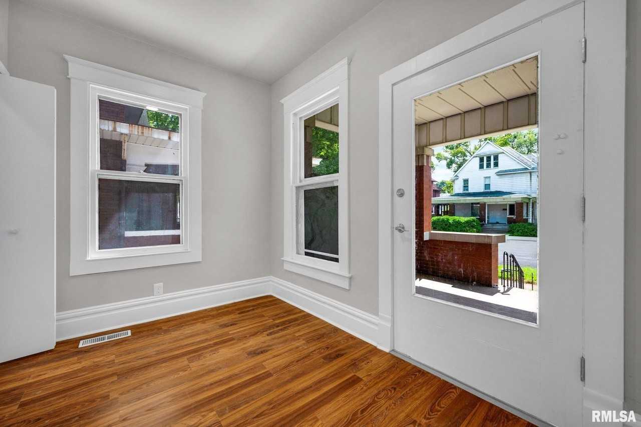 1611 W Barker Ave - Photo 2 of 31