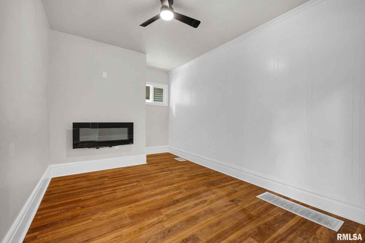 1611 W Barker Ave - Photo 5 of 31