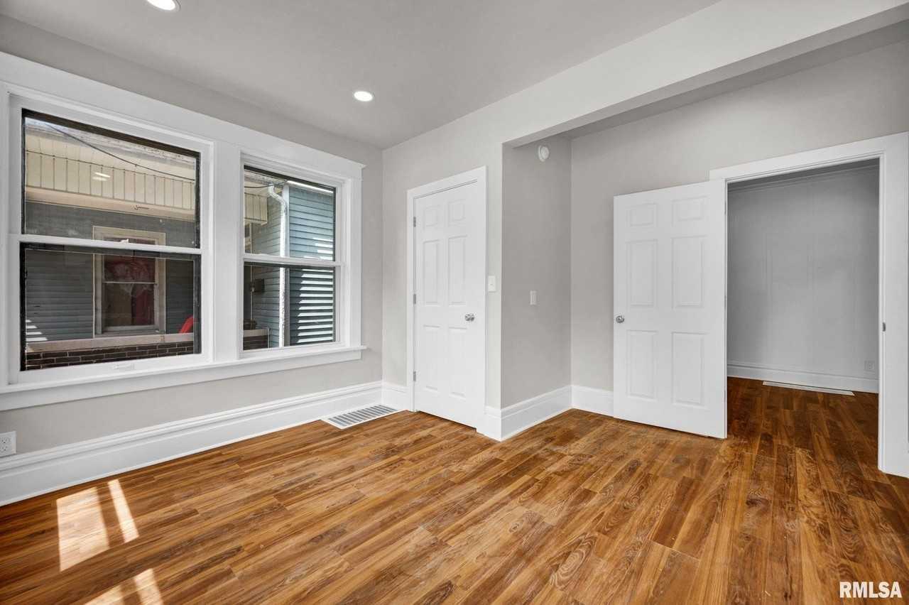 1611 W Barker Ave - Photo 7 of 31