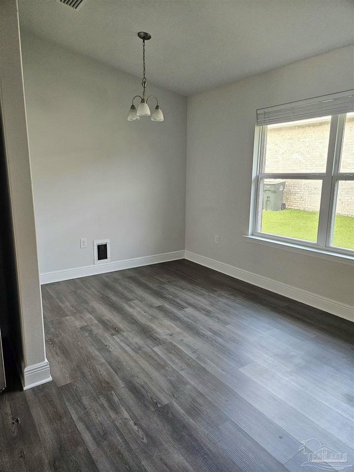5022 Quarter Deck St - Photo 2 of 17