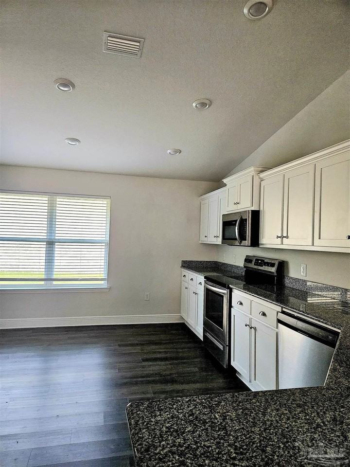 5022 Quarter Deck St - Photo 5 of 17