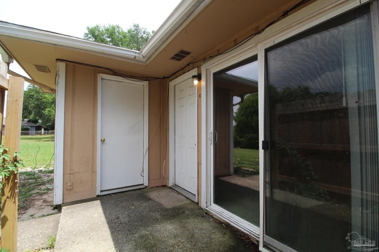 3398 Green Briar Cir - Photo 2 of 14