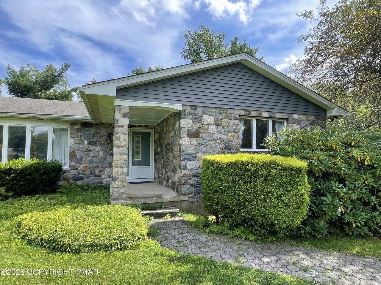5130 Mountain View Dr - Photo 3 of 32