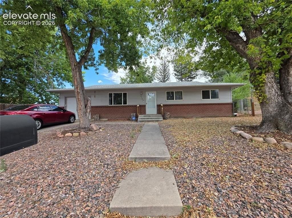 2107 Kensing Cir - Photo 2 of 24