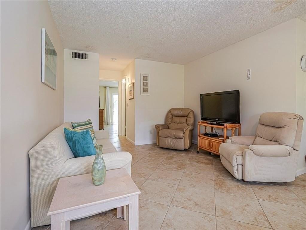 41 Woodland Dr #205 - Photo 6 of 35