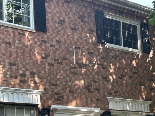 683 E Fox Hills Dr - Photo 2 of 31