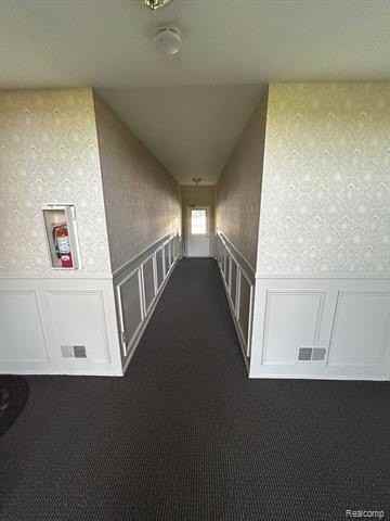 683 E Fox Hills Dr - Photo 4 of 31