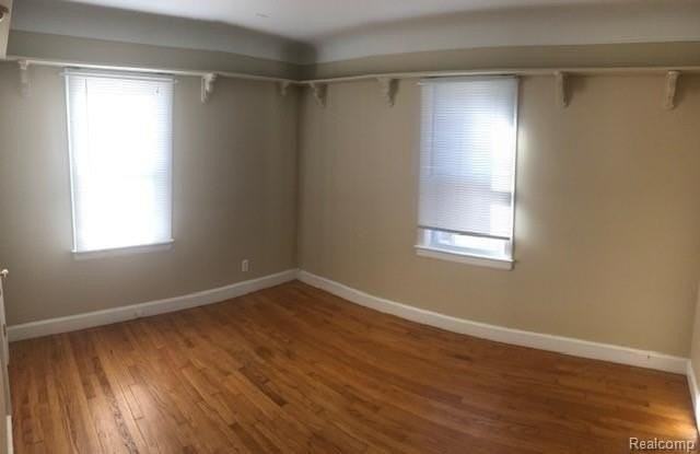 232 E Woodland St - Photo 7 of 9