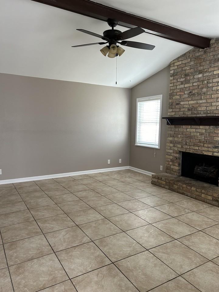 300 Woodale Dr #1 - Photo 5 of 14
