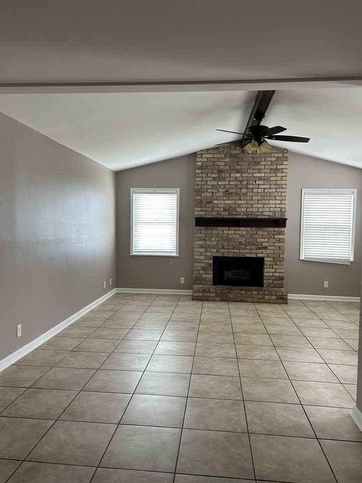 300 Woodale Dr #1 - Photo 6 of 14