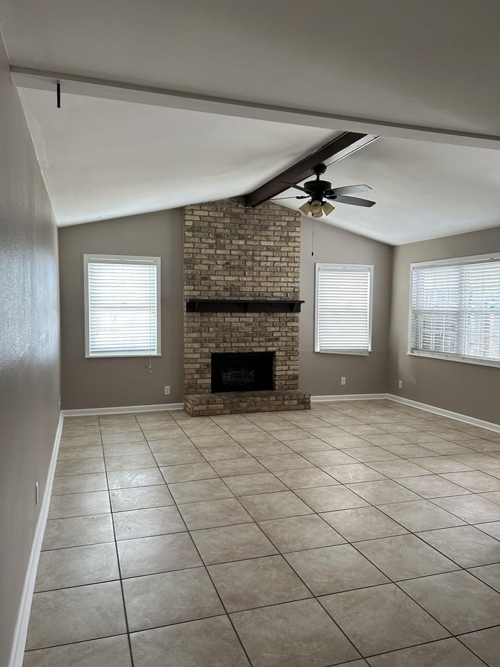 300 Woodale Dr #1 - Photo 7 of 14