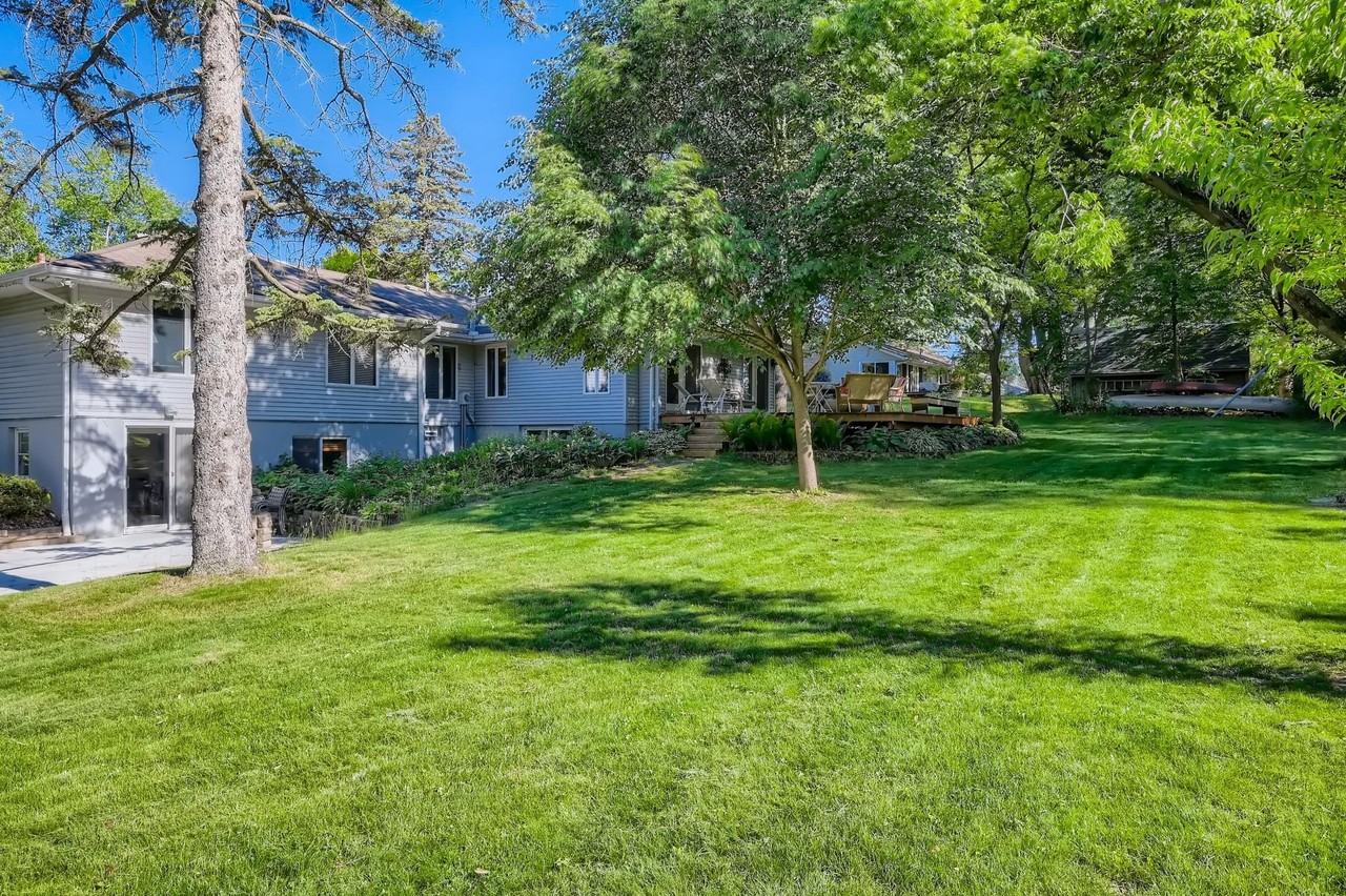 3200 Frear Dr - Photo 3 of 45