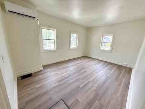 445 E Silver St #3 - Photo 3 of 16