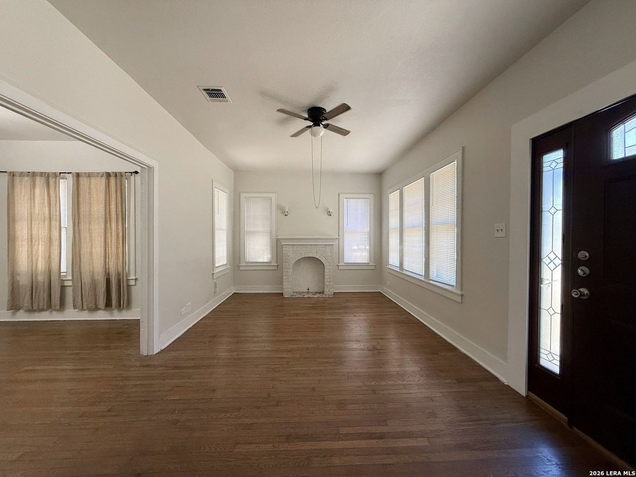 942 Bailey Ave - Photo 5 of 18