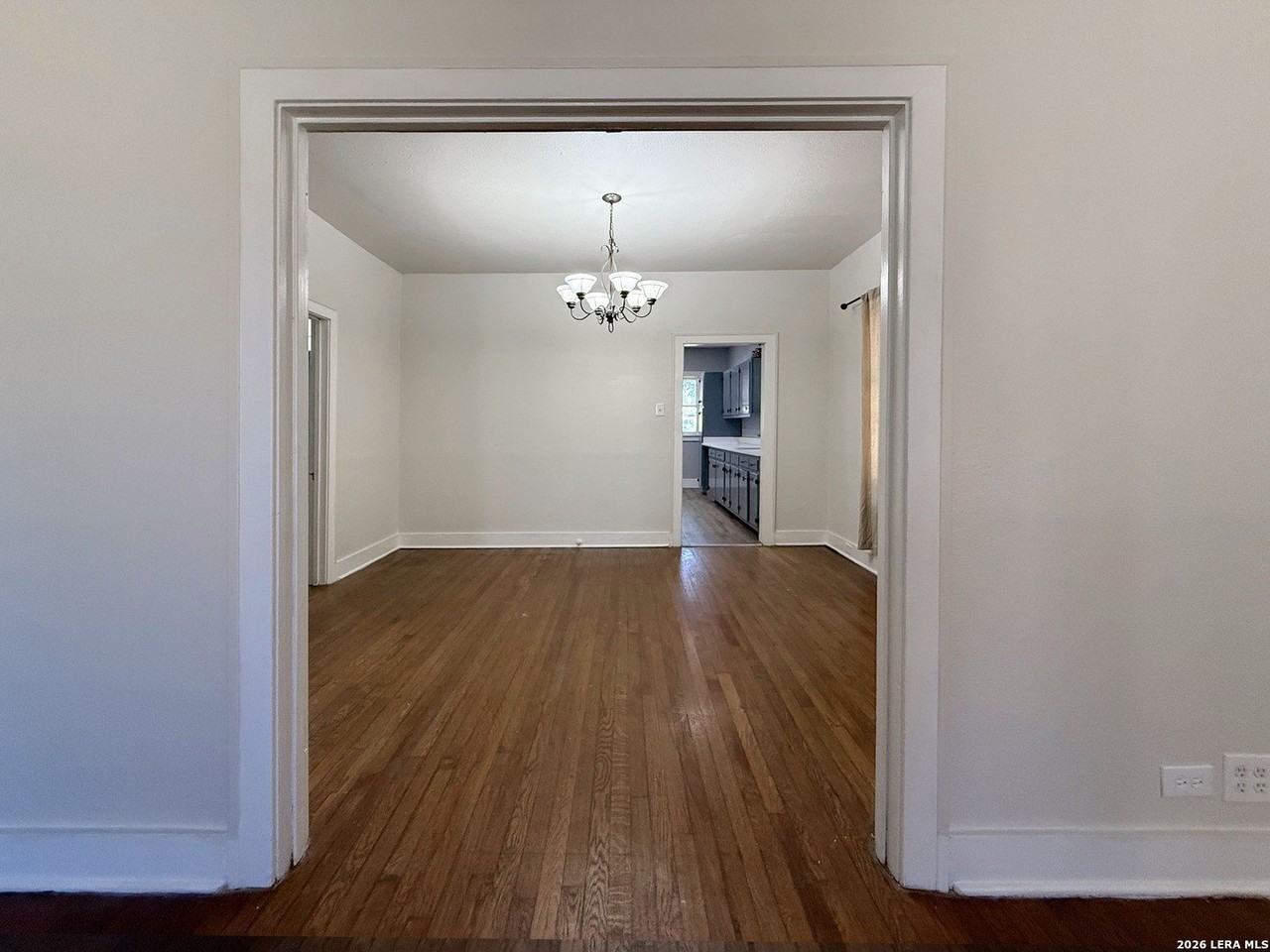 942 Bailey Ave - Photo 6 of 18