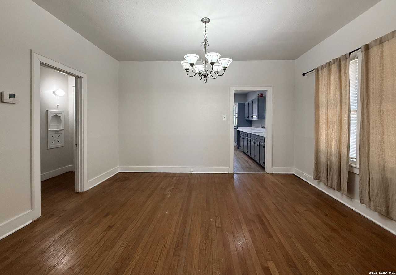 942 Bailey Ave - Photo 7 of 18