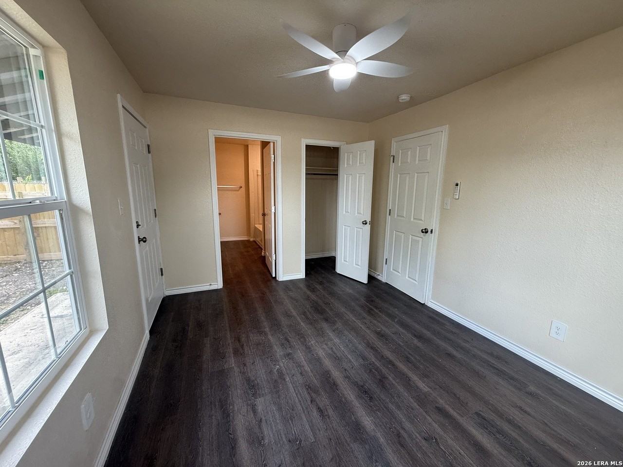 705 Crockett Dr - Photo 6 of 8