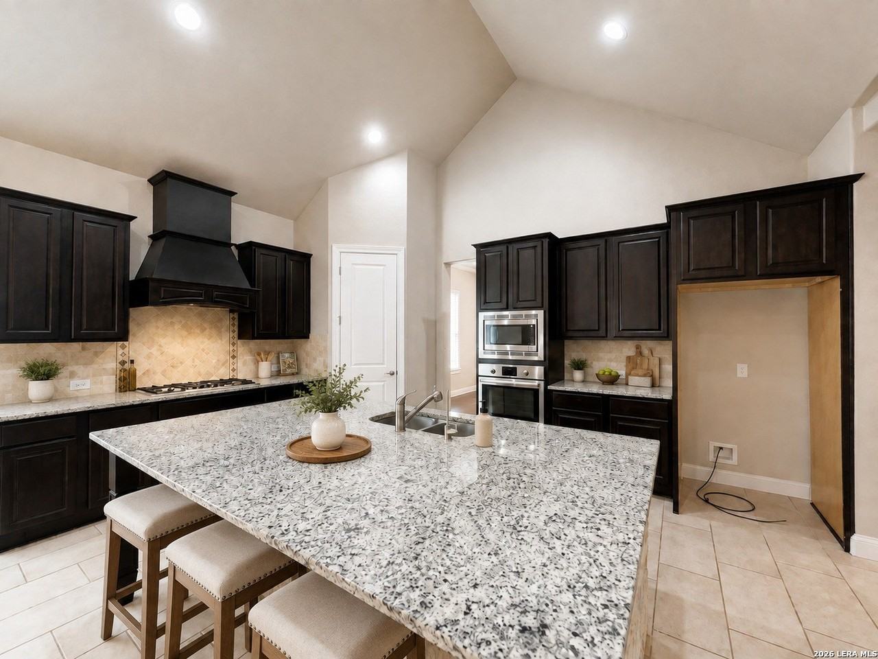 8510 Carmel Grv - Photo 4 of 48