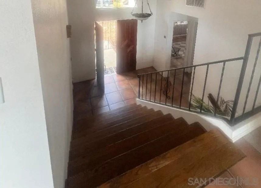 624 Schafer Pl - Photo 5 of 25