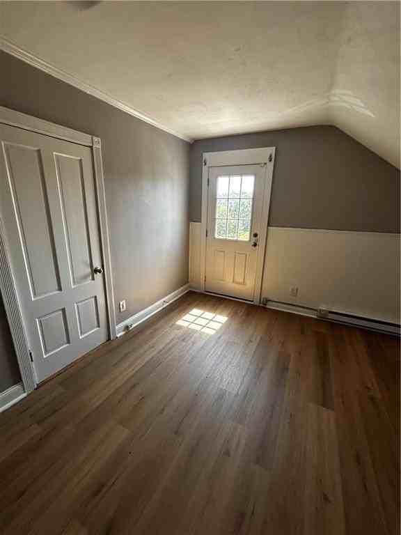 404 Bradford Ave #3 - Photo 2 of 17