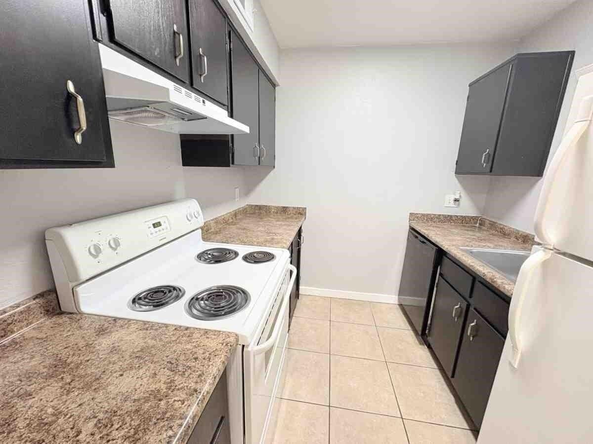 1530 Live Oak Dr #A2 - Photo 5 of 14