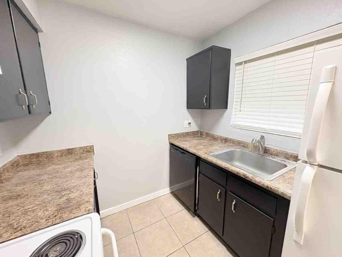 1530 Live Oak Dr #A2 - Photo 6 of 14