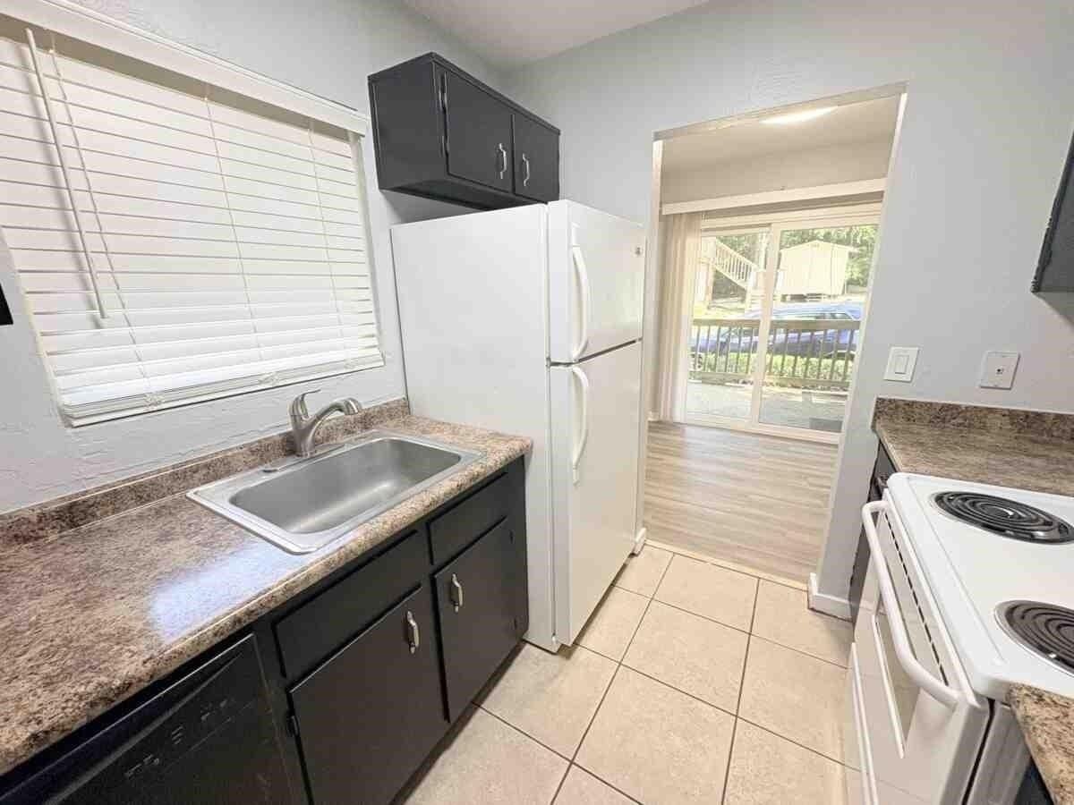 1530 Live Oak Dr #A2 - Photo 7 of 14