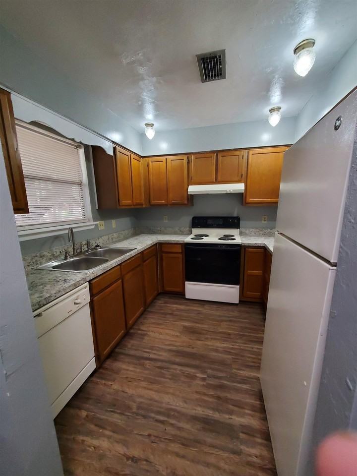 2903 Woodrich Dr #B - Photo 4 of 19